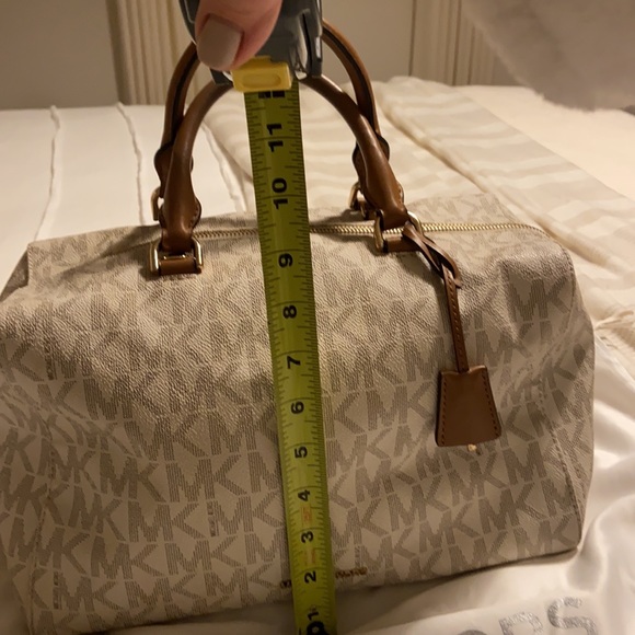 Michael Kors Purse - Picture 9 of 9